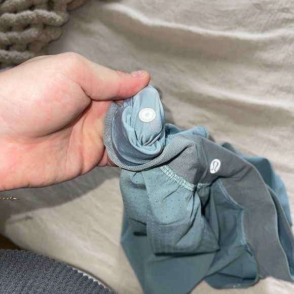 Lululemon Women's Blue Athletic Shorts 6 - Picture 8 of 8